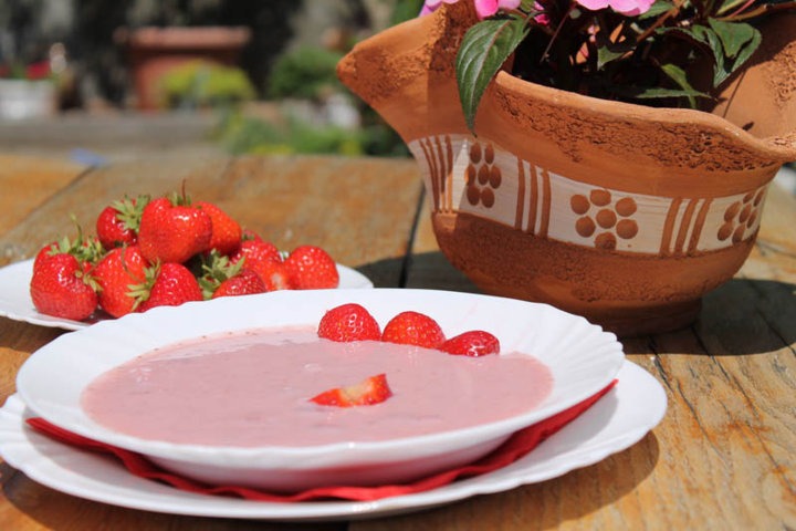 Strawberry cream soup