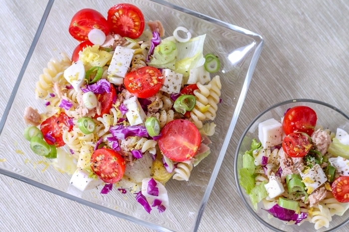 Mozzarella pasta salad with tuna