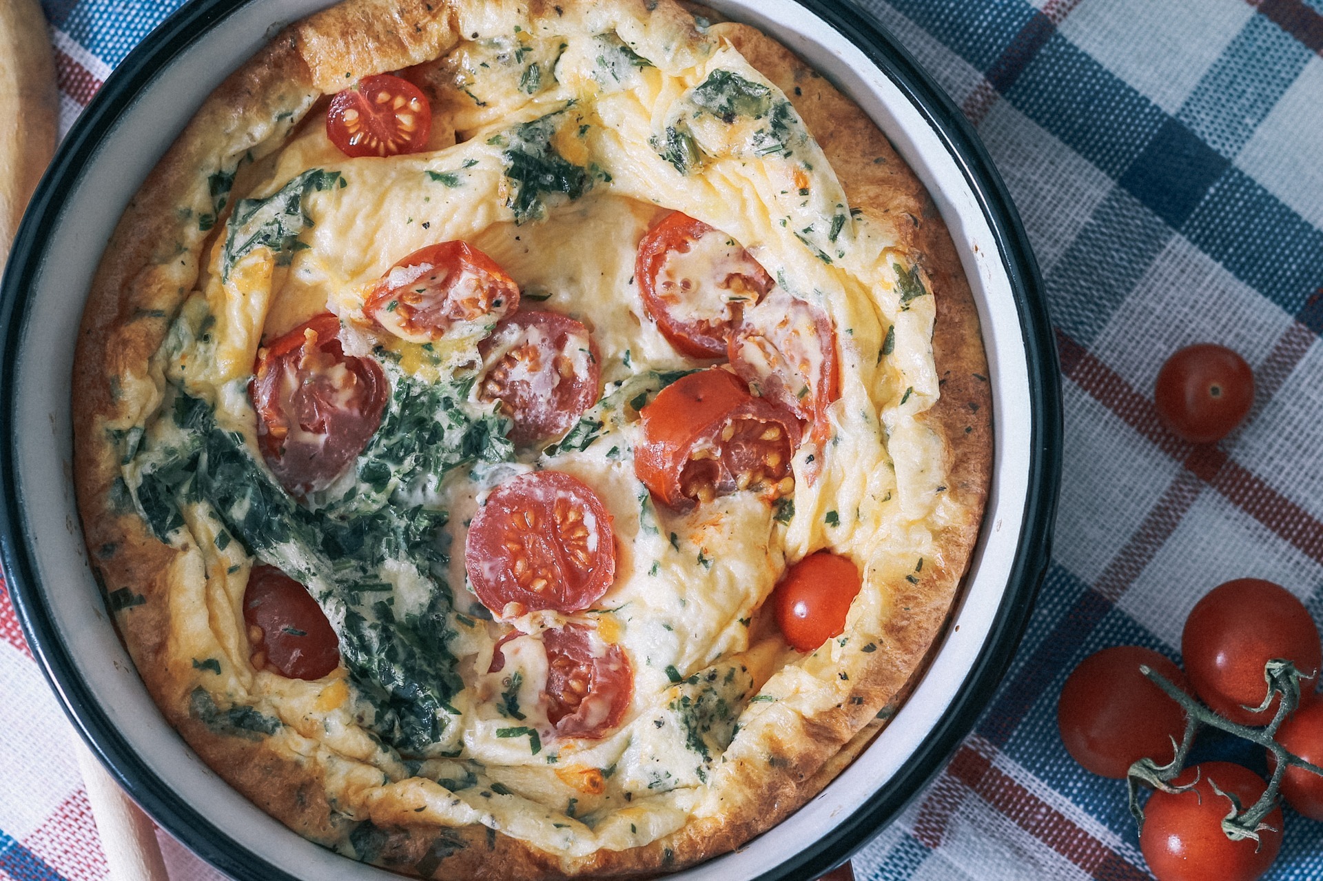 Tomato frittata with cheese
