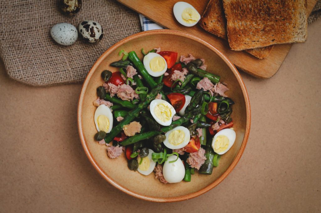 Asparagus tuna salad with quail egg